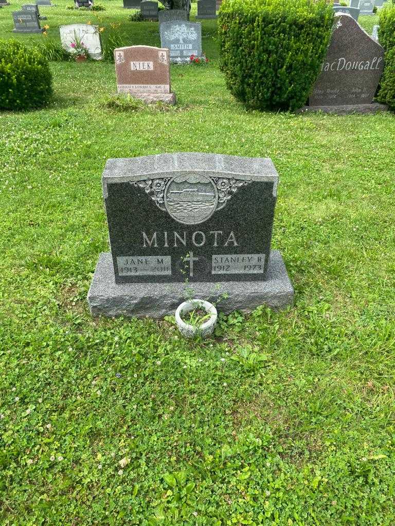 Stanley R. Minota's grave. Photo 2