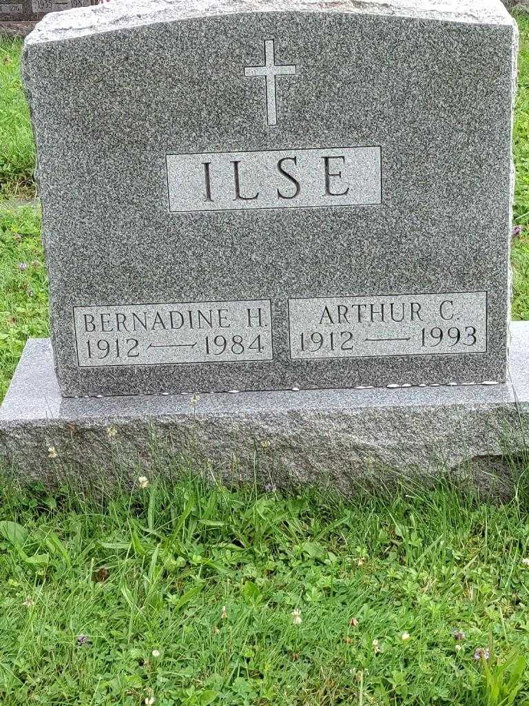 Arthur C. Ilse's grave. Photo 3