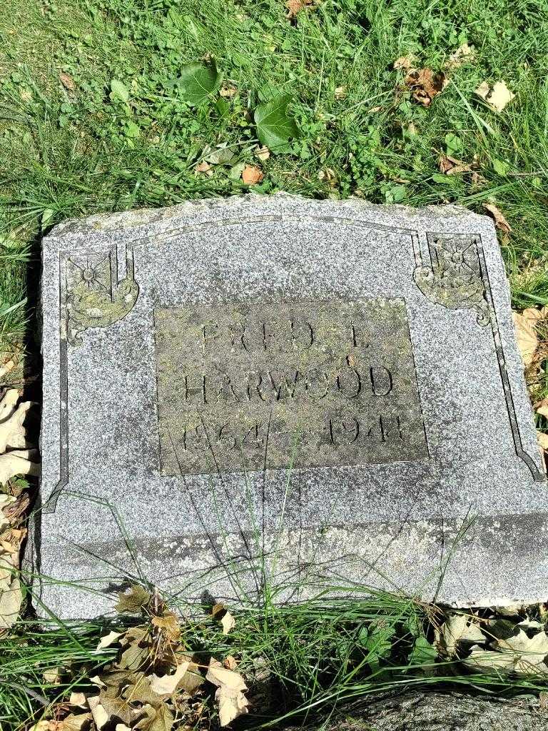 Fred E. Harwood's grave. Photo 3