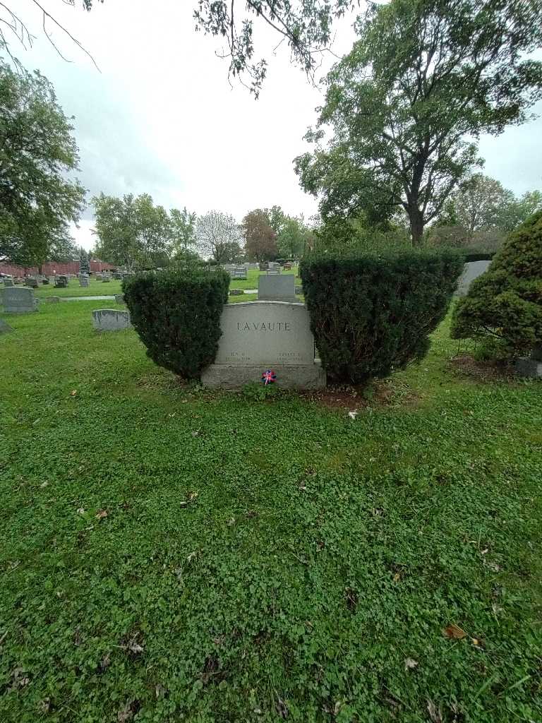 Ida M. Lavaute's grave. Photo 1