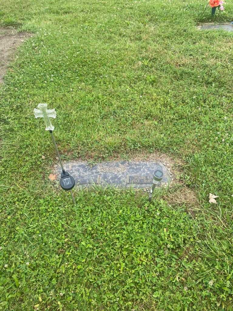 Roger F. Bishop's grave. Photo 2