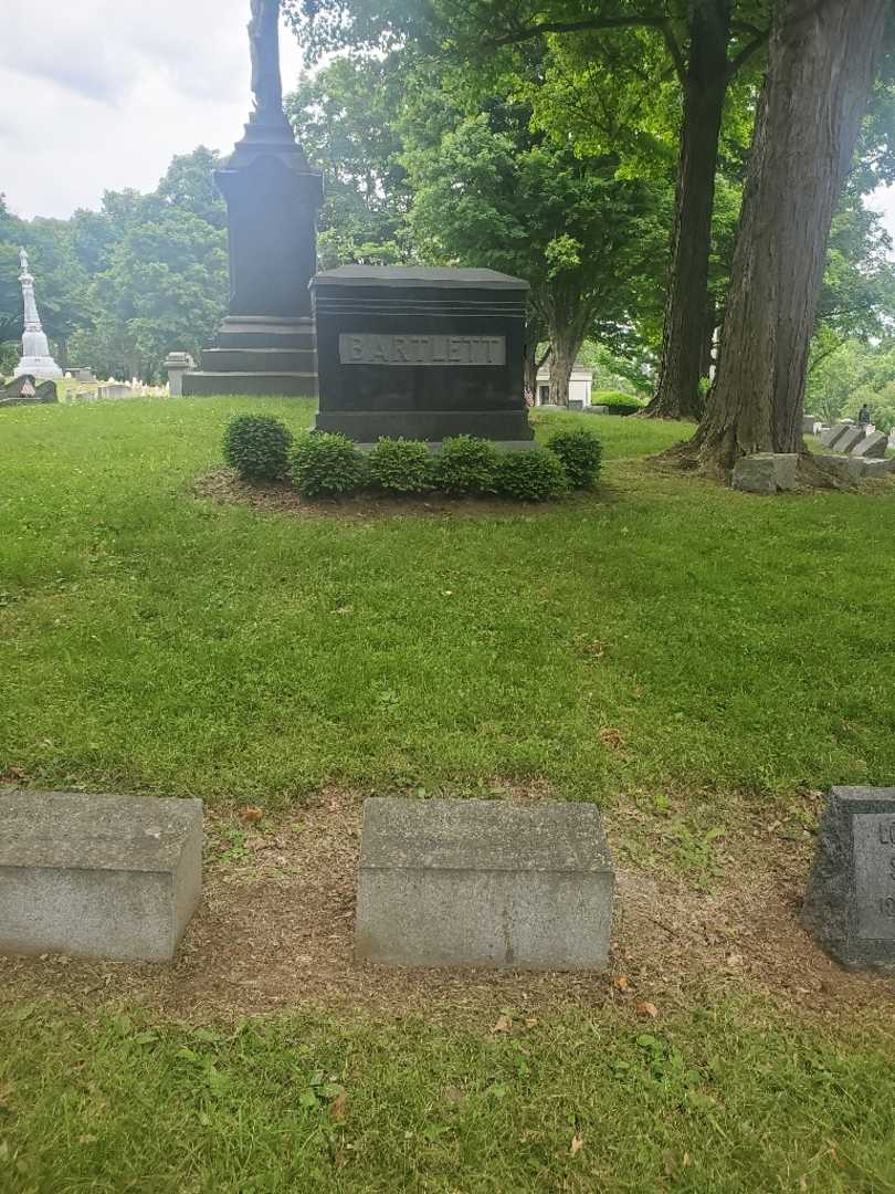 Edward Schoeneck's grave. Photo 1