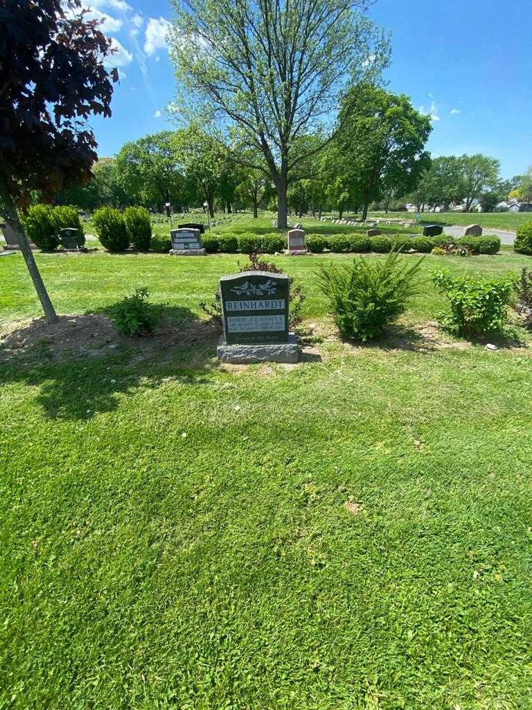 Robert J. Reinhardt's grave. Photo 2