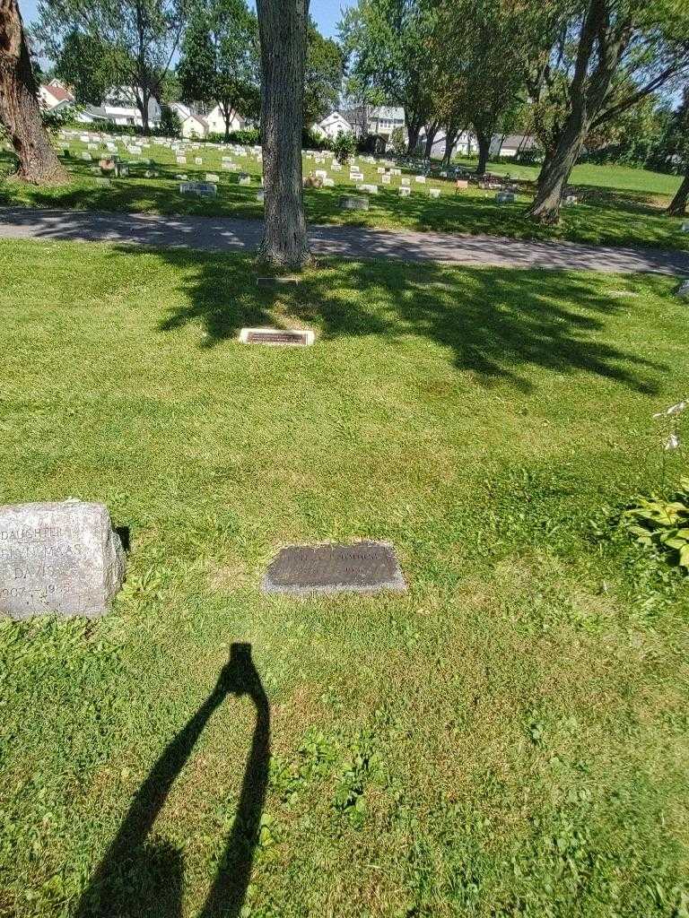Harley J. Nourse's grave. Photo 1