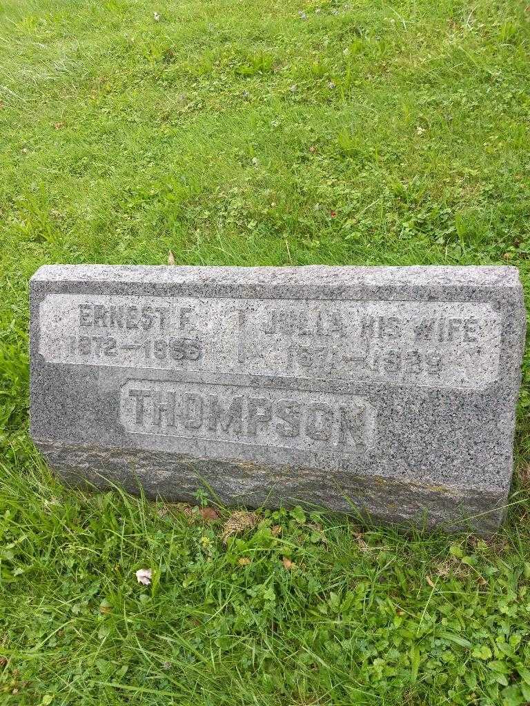 Julia Thompson's grave. Photo 3