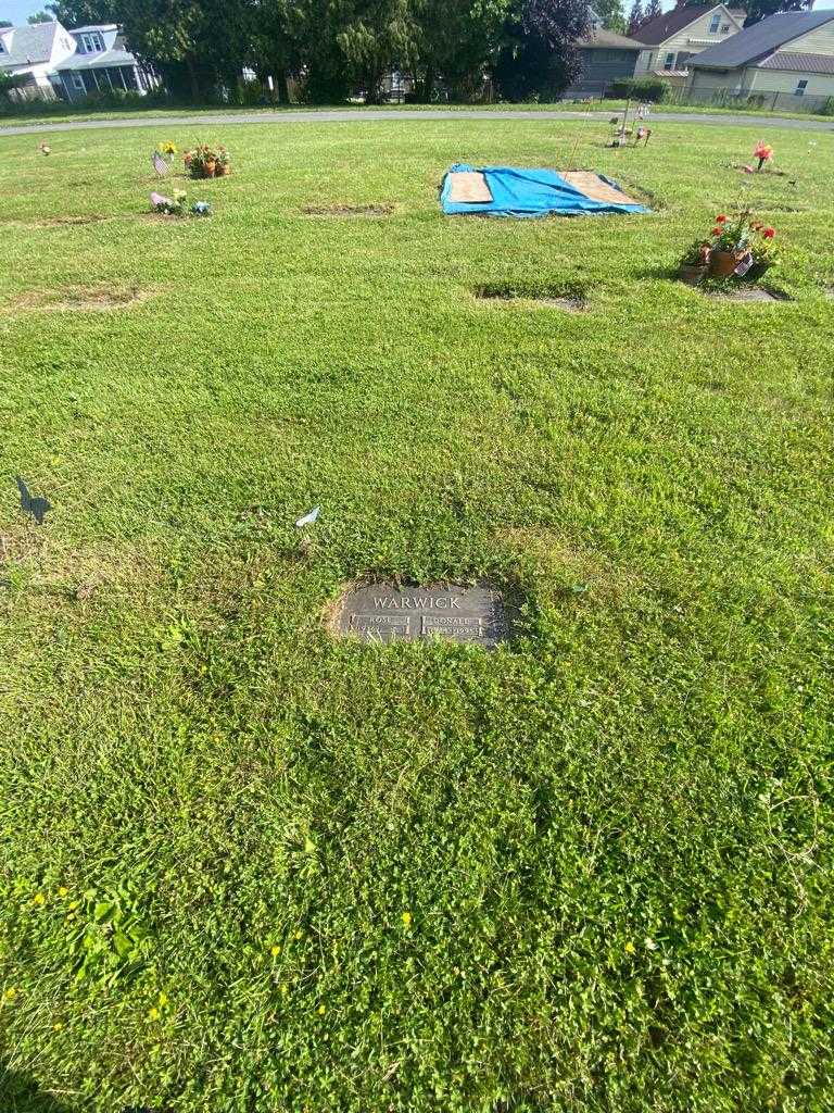 Donald W. Warwick's grave. Photo 1