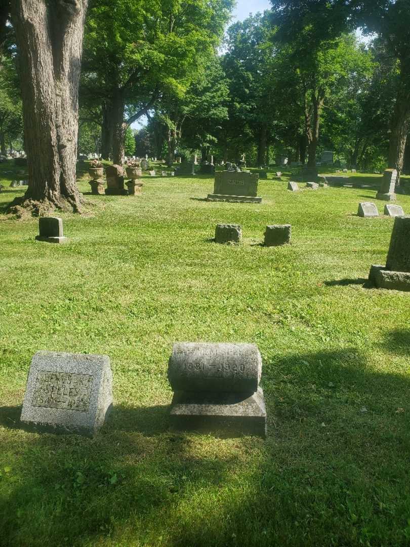 Harriet M. Seeley's grave. Photo 1