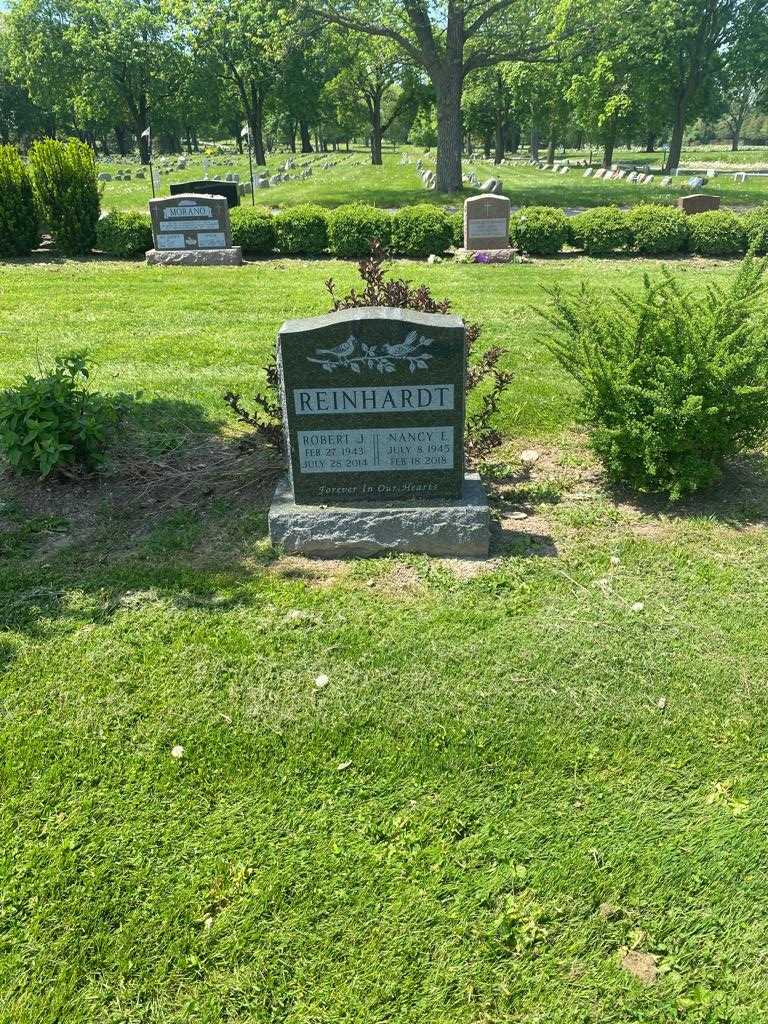 Robert J. Reinhardt's grave. Photo 2