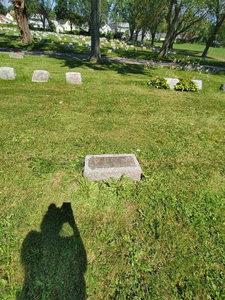 Helen Louise Carroll's grave. Photo 1