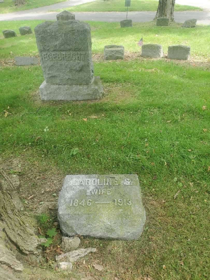 Caroline S. Egebrecht's grave. Photo 1