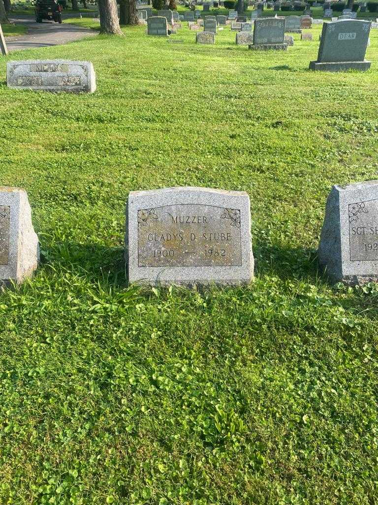 Gladys D. Stube's grave. Photo 2