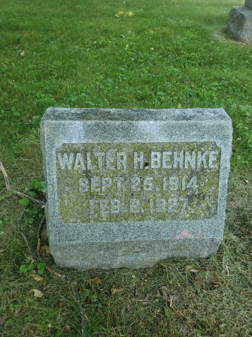 Walter Herman Behnke's grave. Photo 3