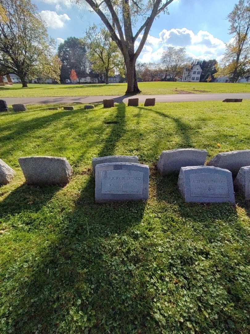 Marjory N. Erhard's grave. Photo 2