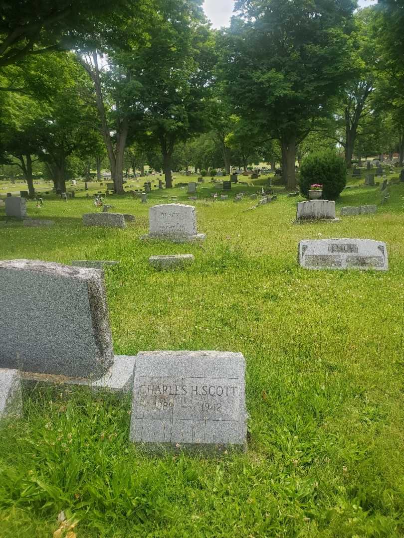 Charles H. Scott's grave. Photo 1