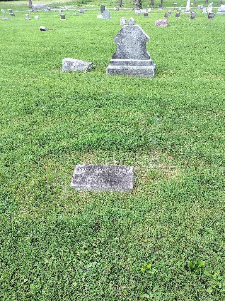 Elizabeth Wallace Alger's grave. Photo 1