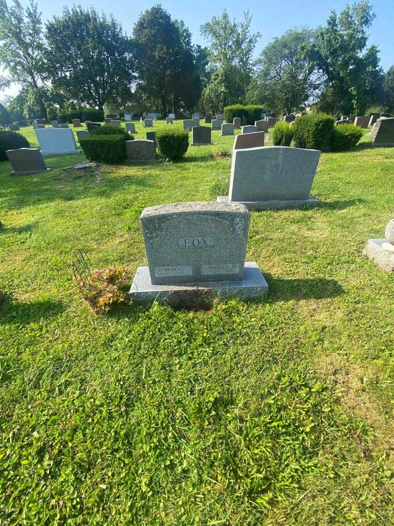 Charles D. Fox's grave. Photo 1