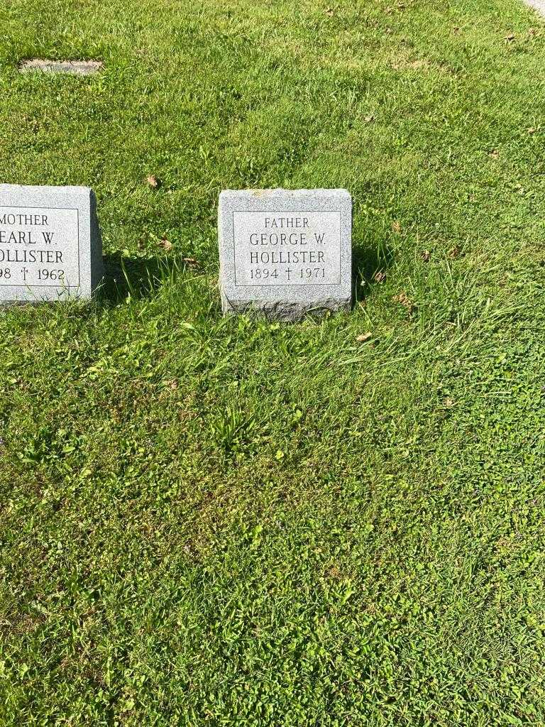 George W. Hollister's grave. Photo 1