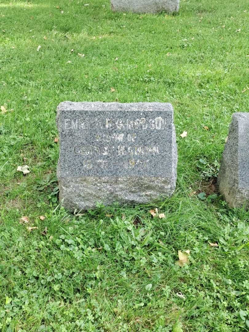 Emma M. Quinn Richardson's grave. Photo 2