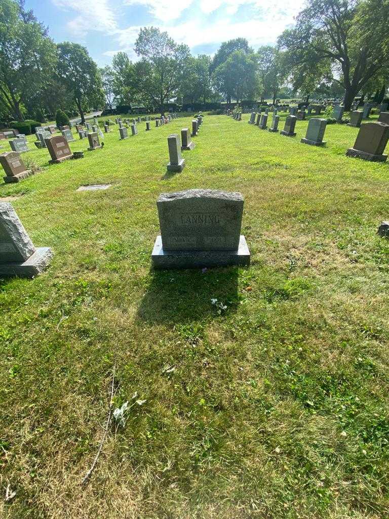 Earl J. Lanning's grave. Photo 1