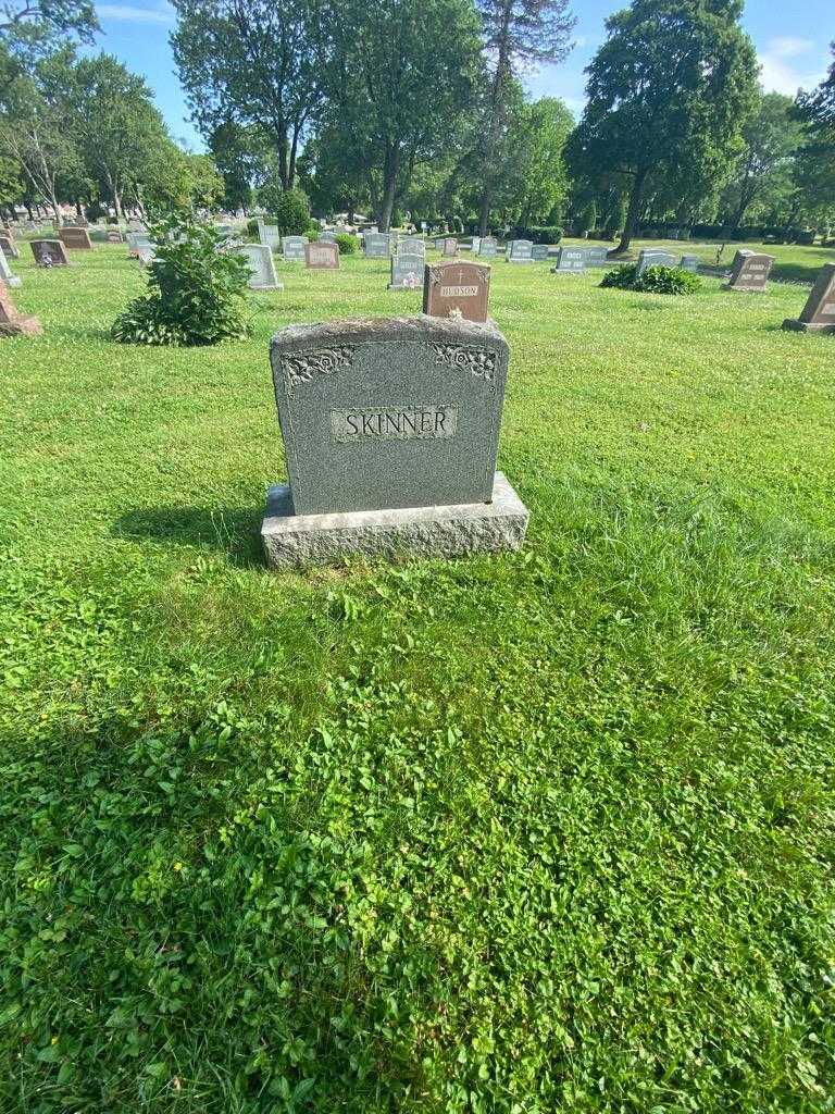 Grover Skinner's grave. Photo 3