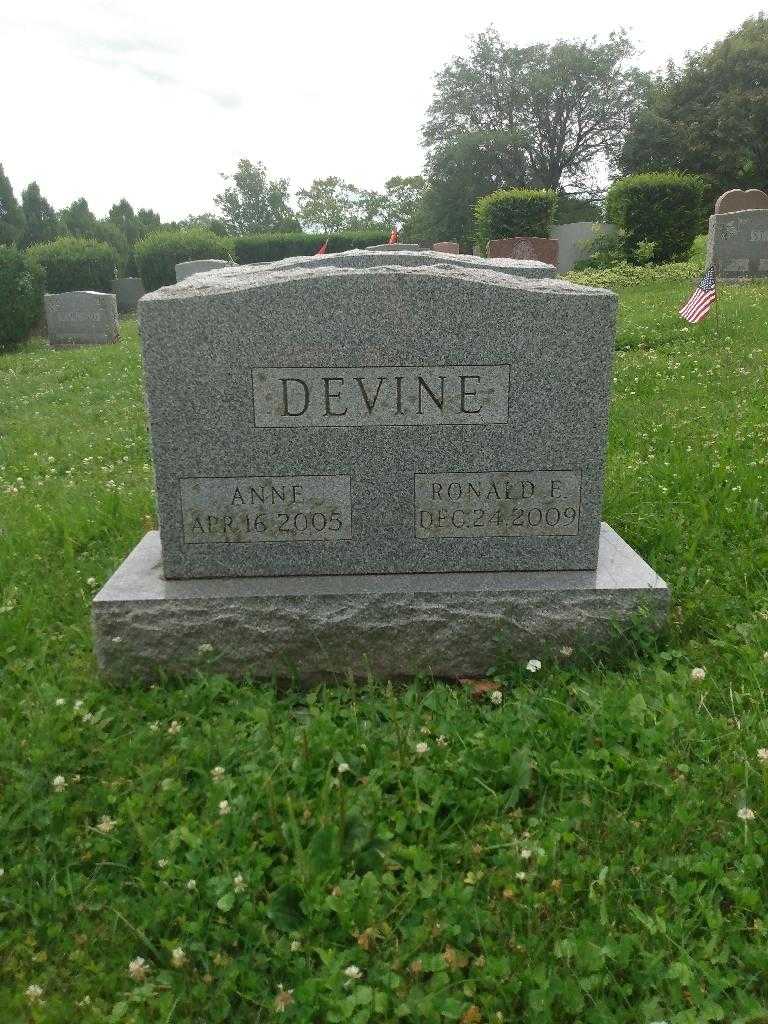 Ronald F. Devine's grave. Photo 1