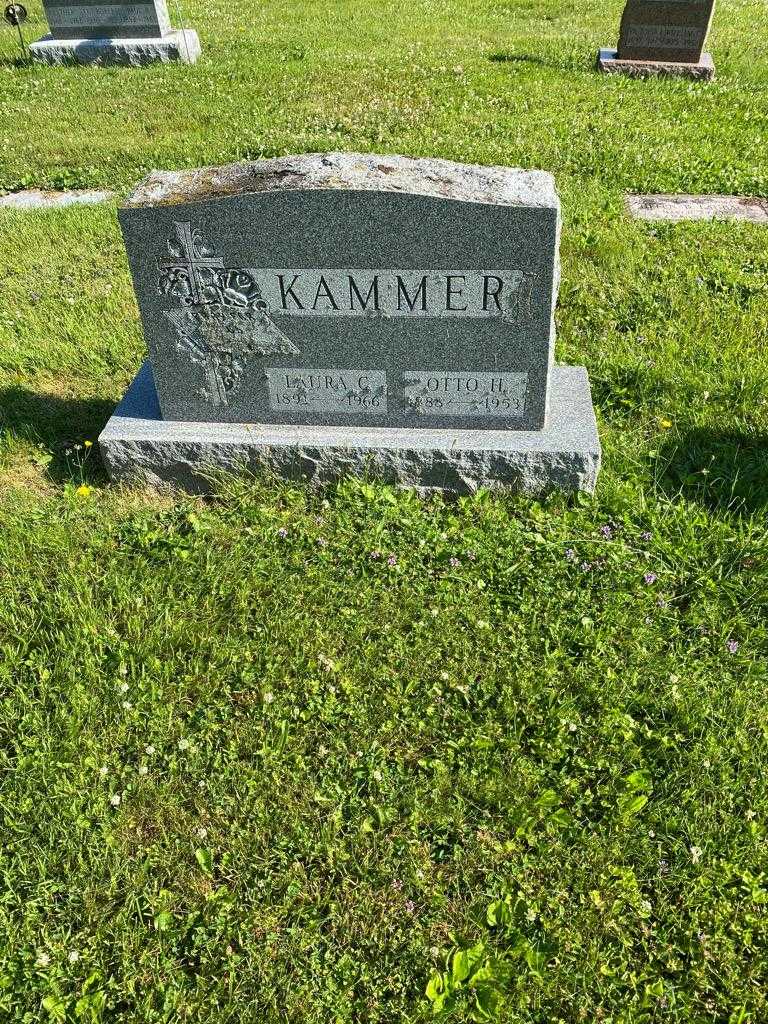 Laura C. Kammer's grave. Photo 2