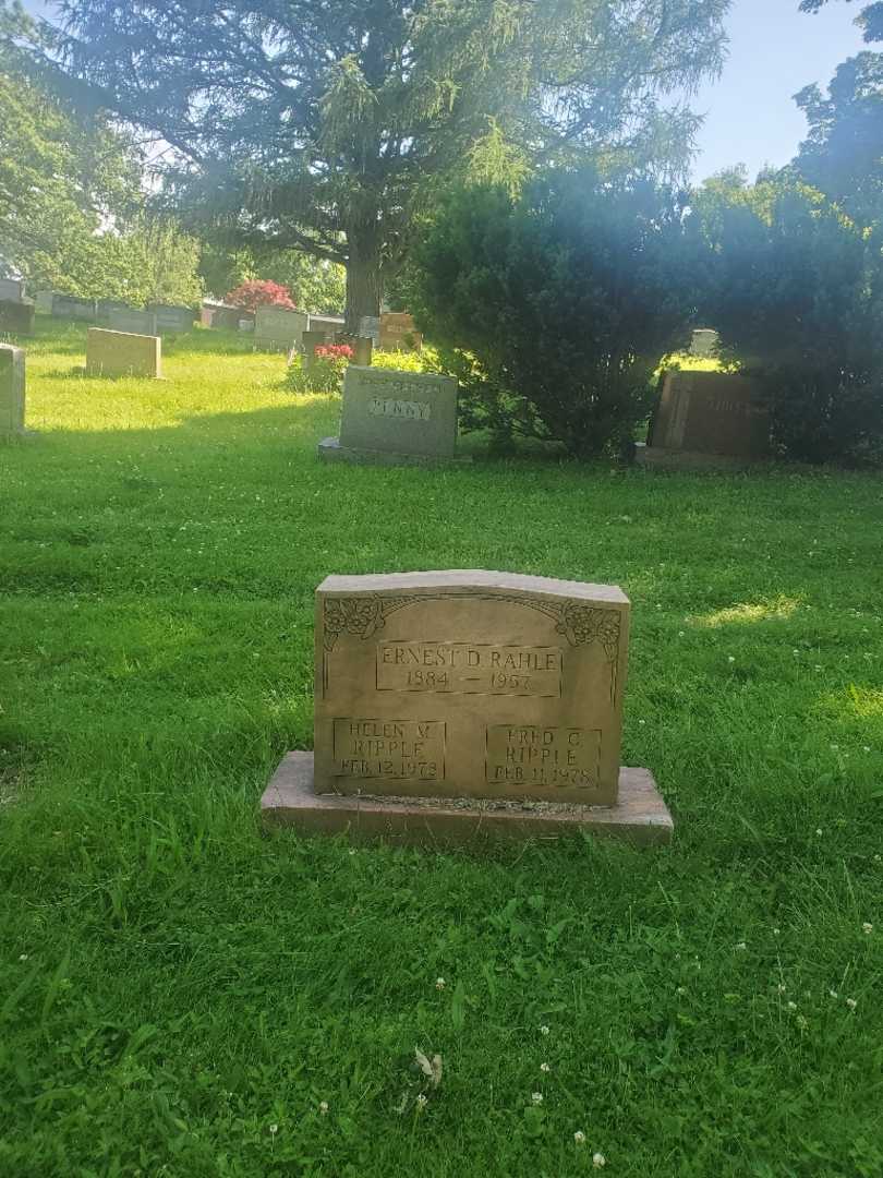 Ernest D. Rahle's grave. Photo 2