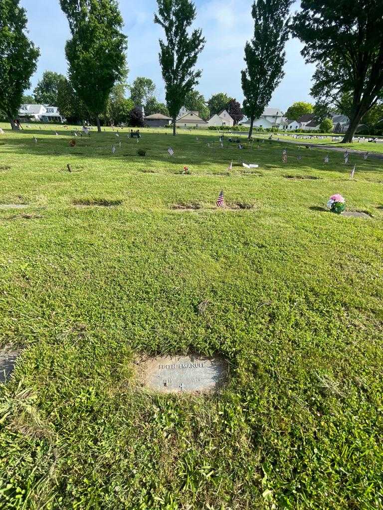 Edith Emanuel's grave. Photo 2
