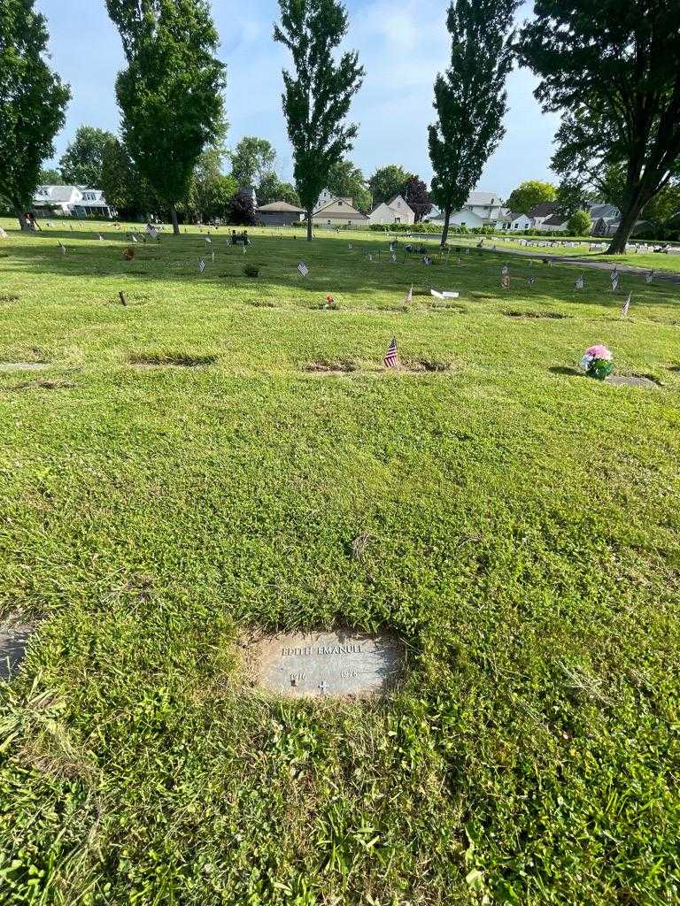 Edith Emanuel's grave. Photo 1