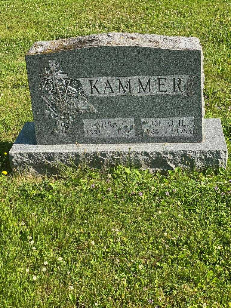 Laura C. Kammer's grave. Photo 3