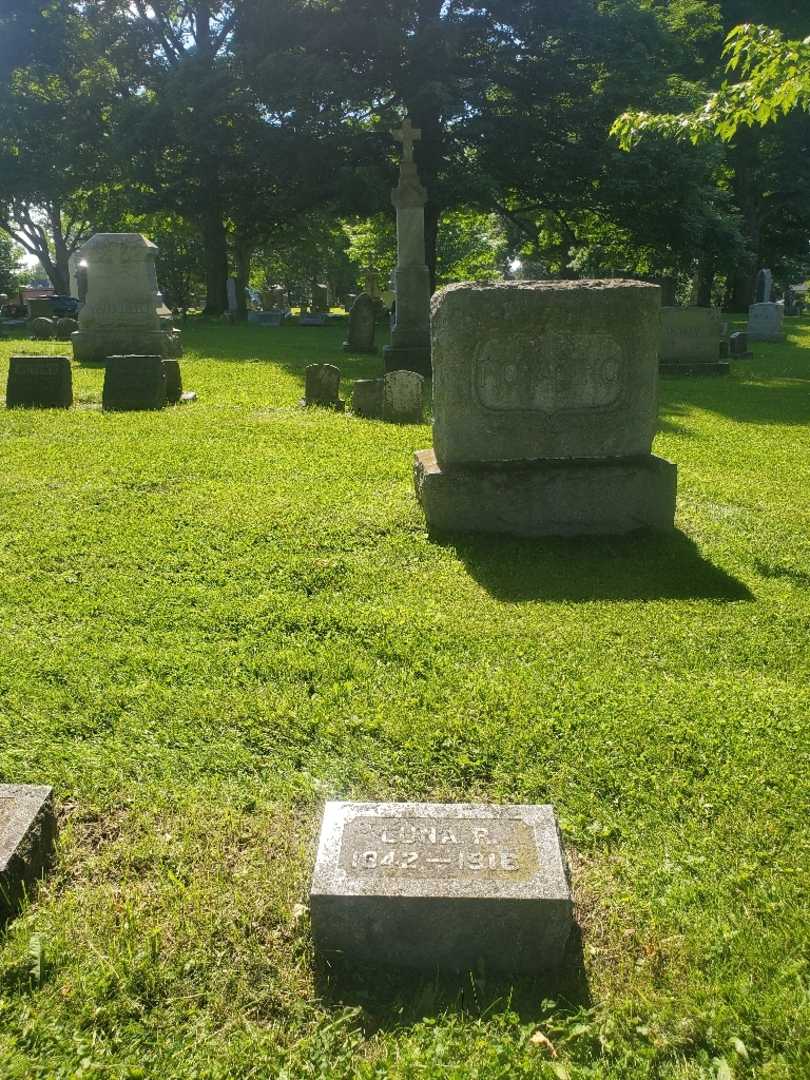 Luna R. Hunt's grave. Photo 1