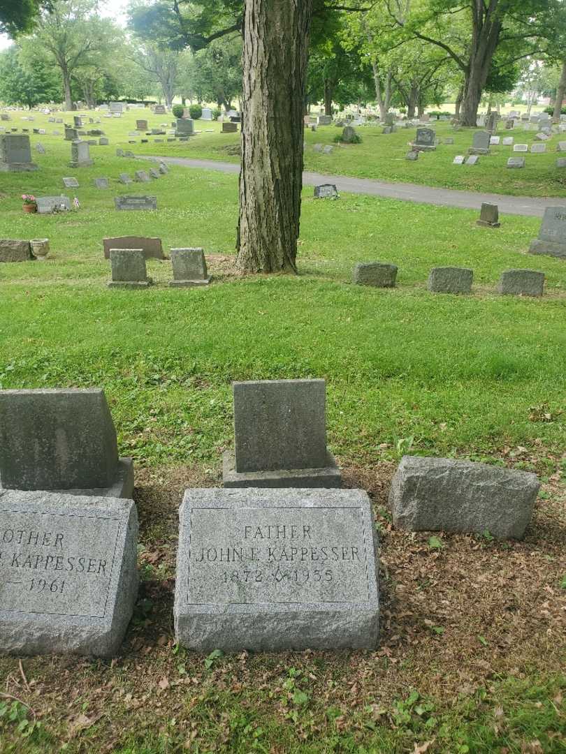 John F. Kappesser's grave. Photo 1