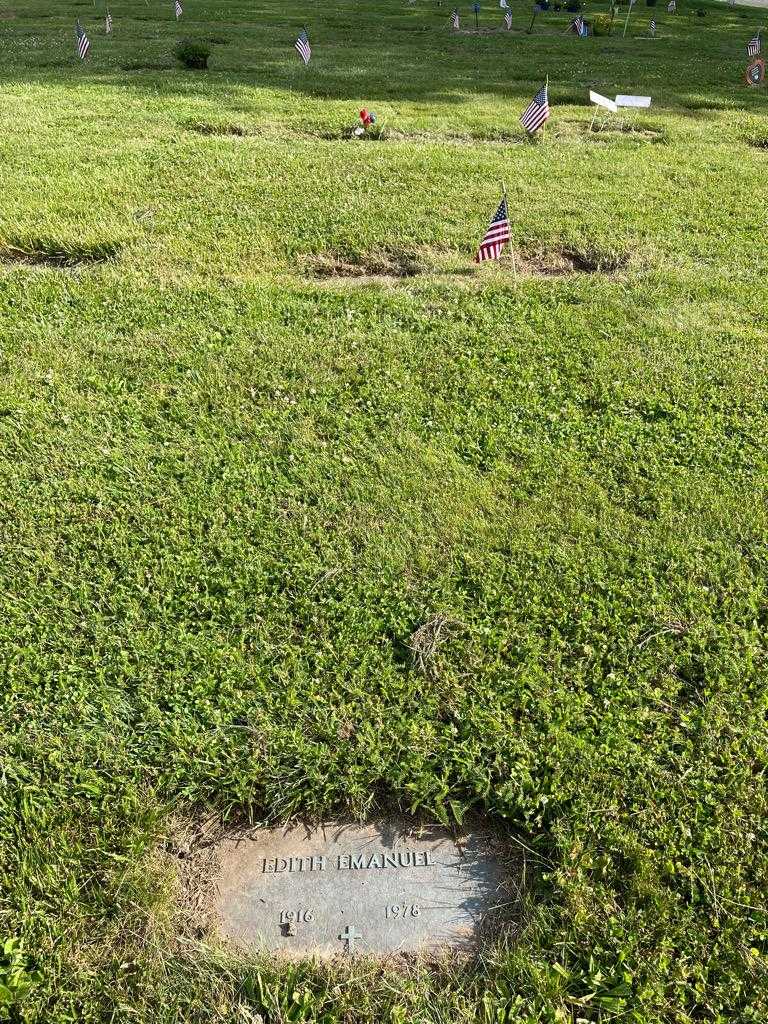 Edith Emanuel's grave. Photo 3