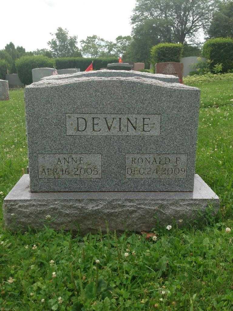 Anne Devine's grave. Photo 2