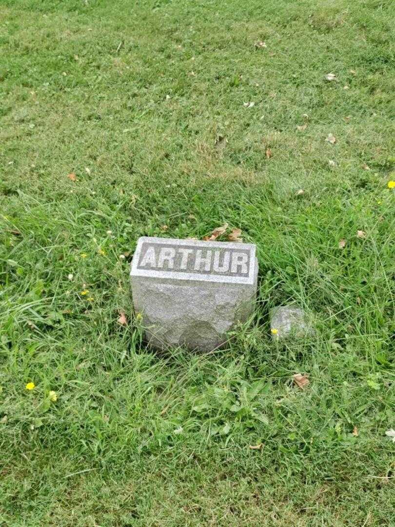 Arthur J. Robinson's grave. Photo 4