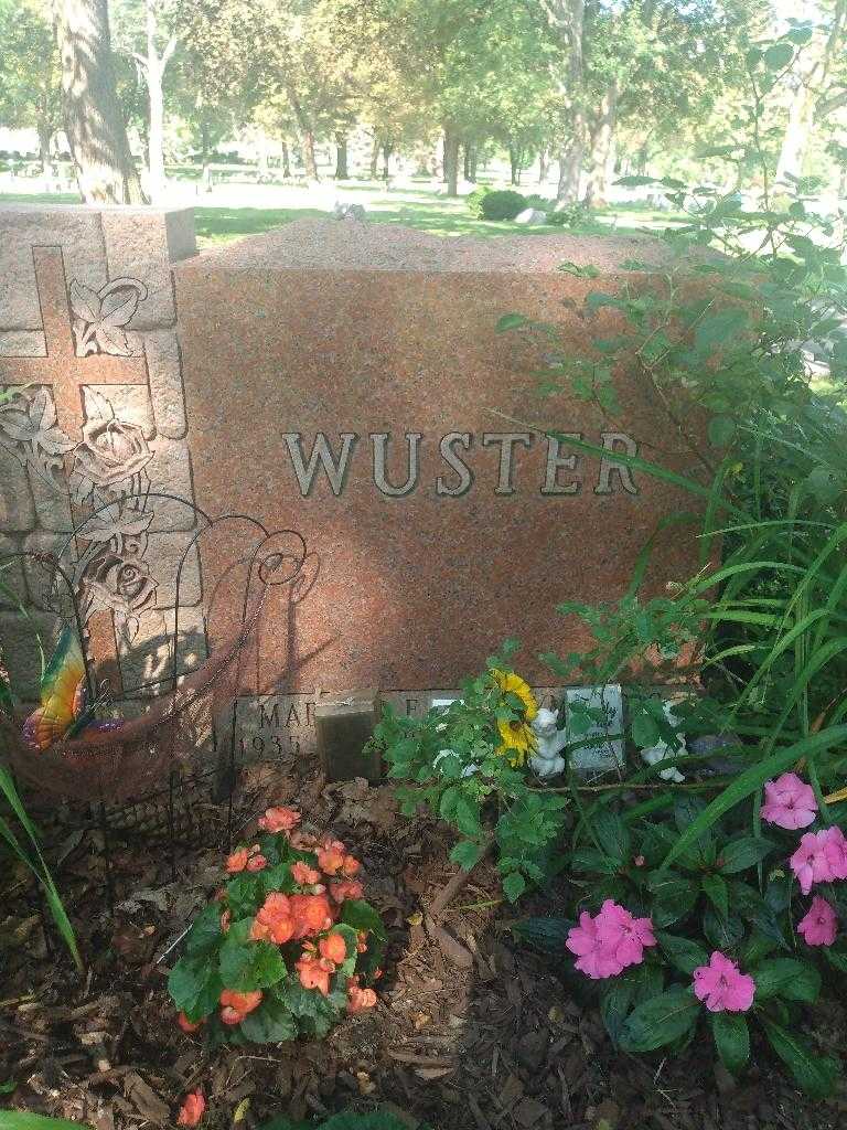 Marilyn E. Wuster's grave. Photo 1