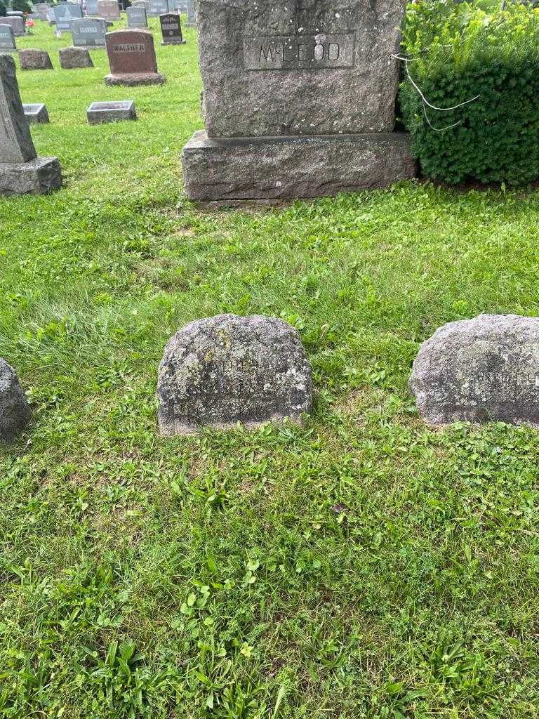 Charles C. Mcleod's grave. Photo 2