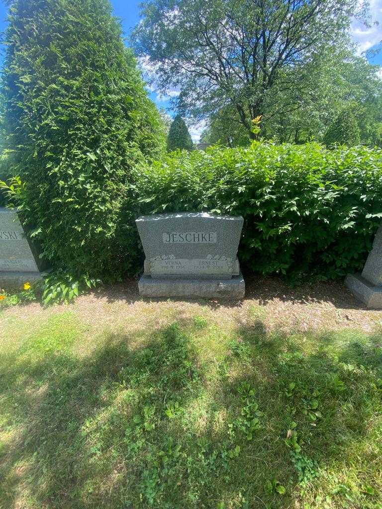 Ernest Jeschke's grave. Photo 1