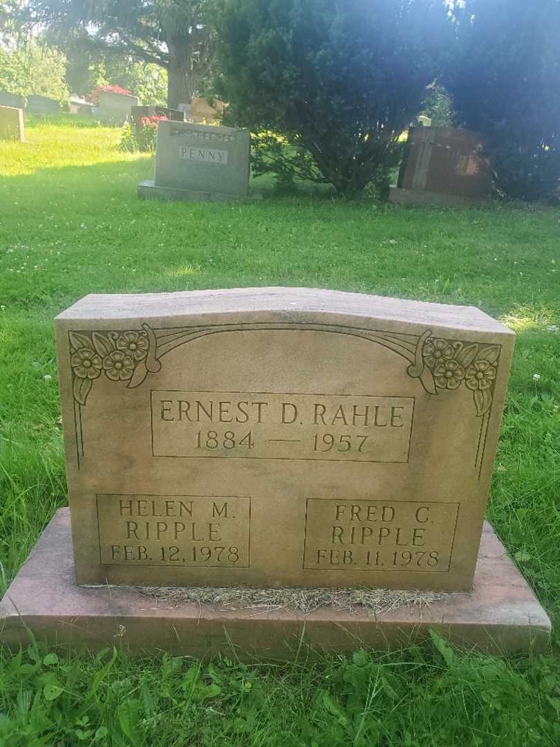 Ernest D. Rahle's grave. Photo 3