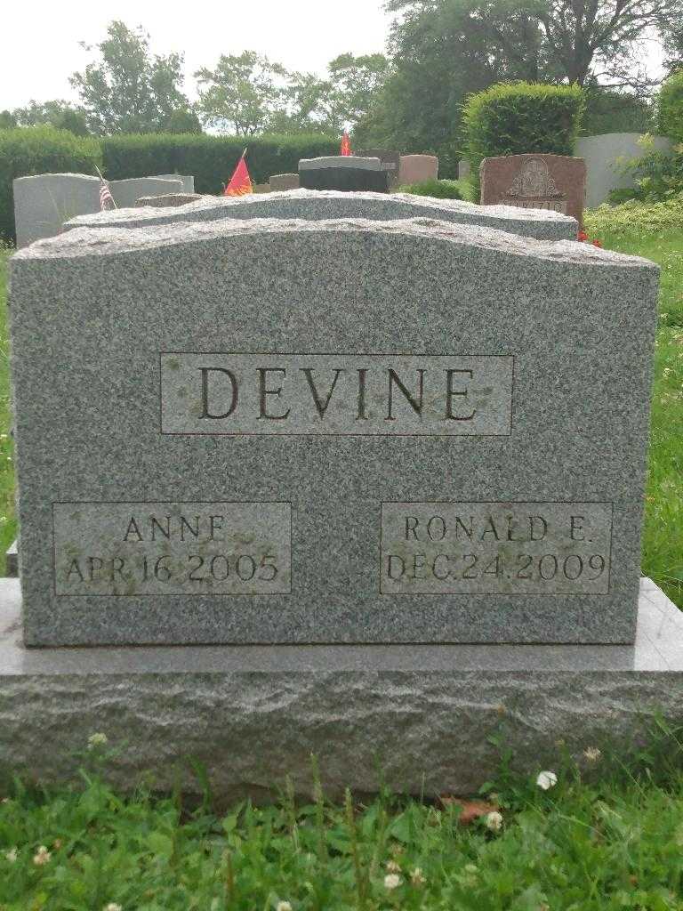 Ronald F. Devine's grave. Photo 3