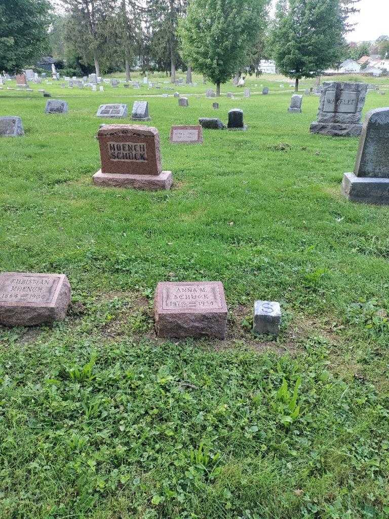 Anna Marie Schuck's grave. Photo 1