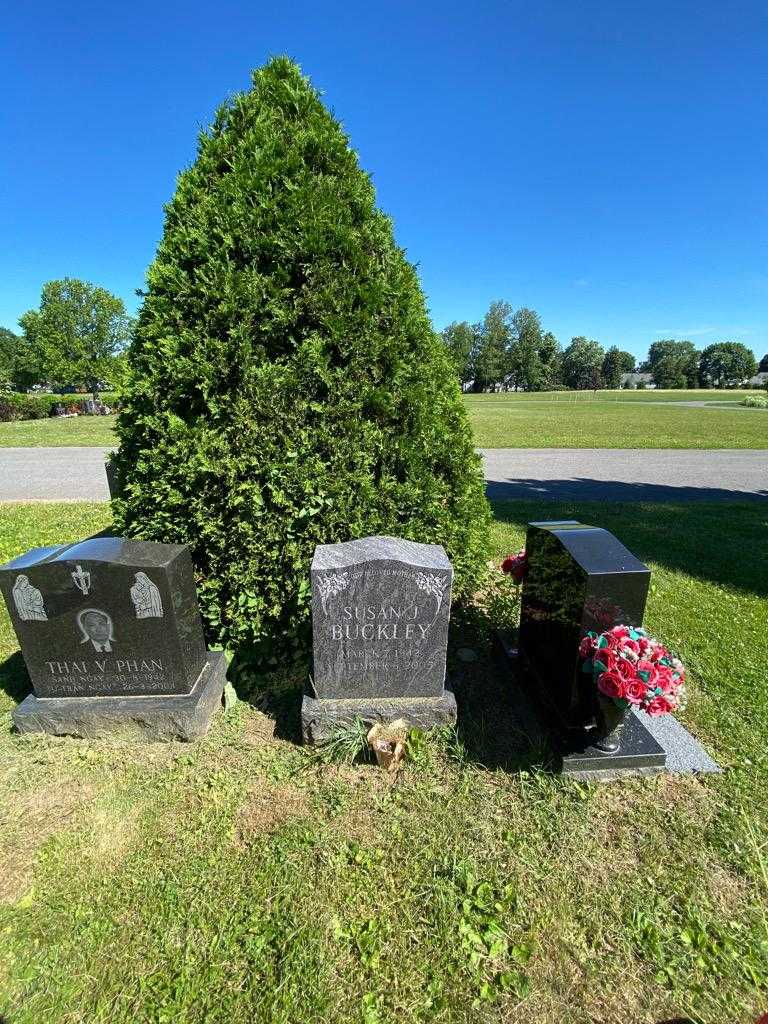 Susan J. Buckley's grave. Photo 1