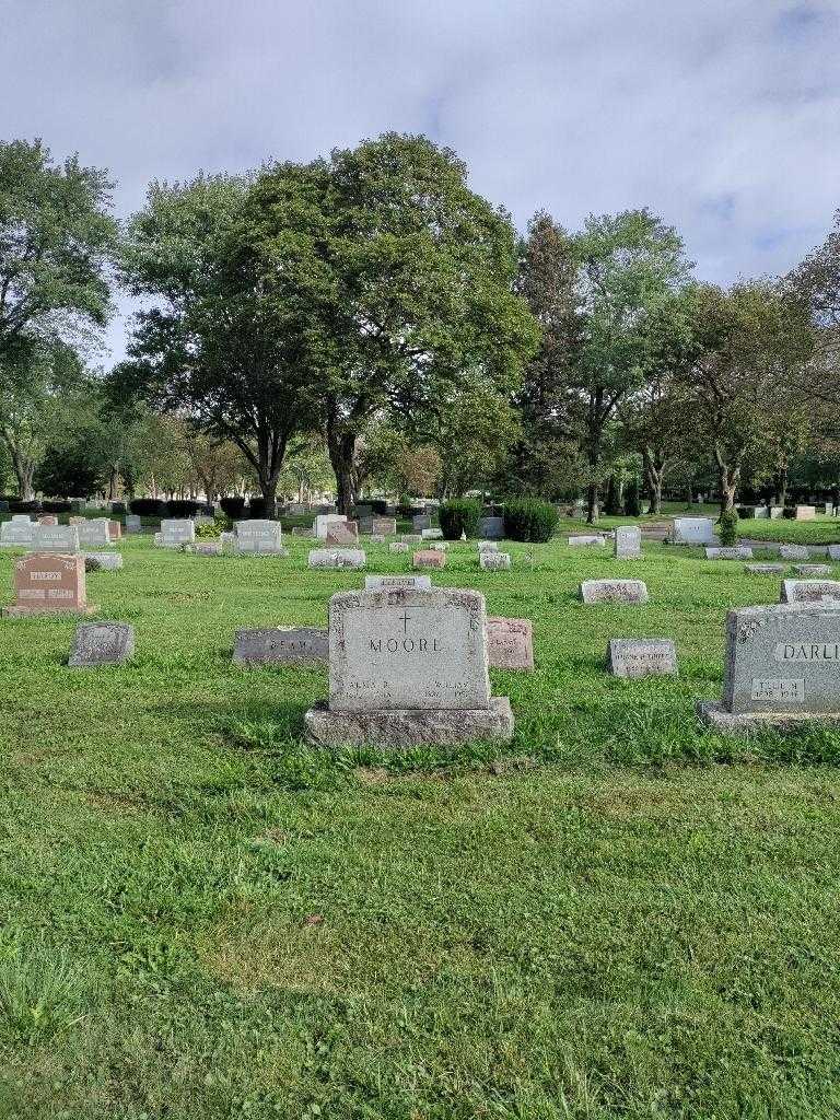 Alma B. Moore's grave. Photo 1