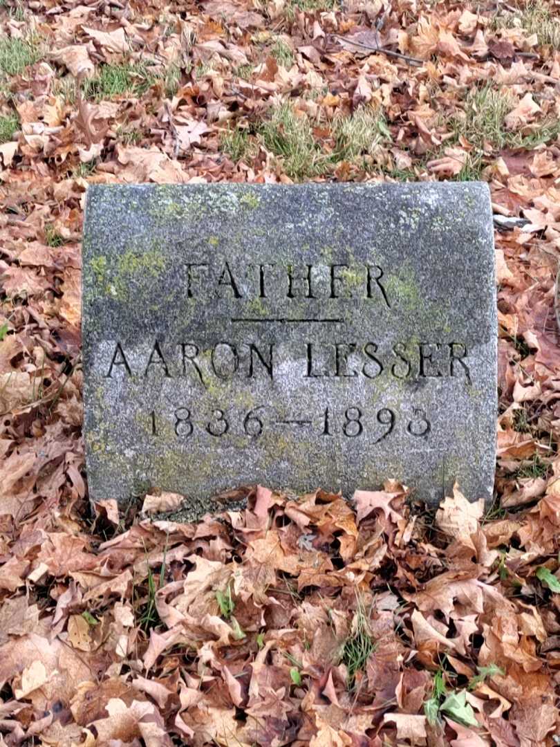 Aaron Lesser's grave. Photo 3