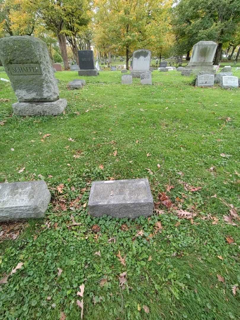 Walter E. Remaw's grave. Photo 1