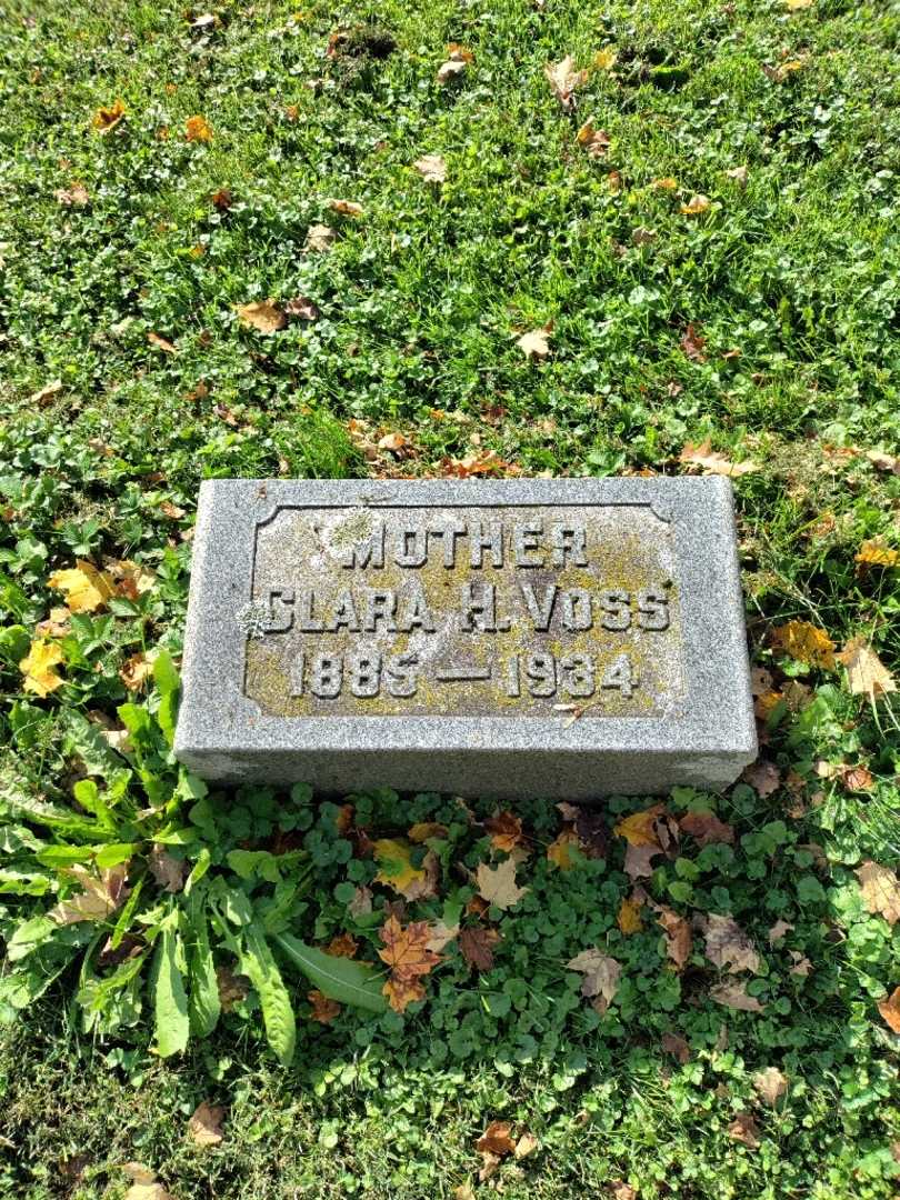 Clara H. Voss's grave. Photo 2