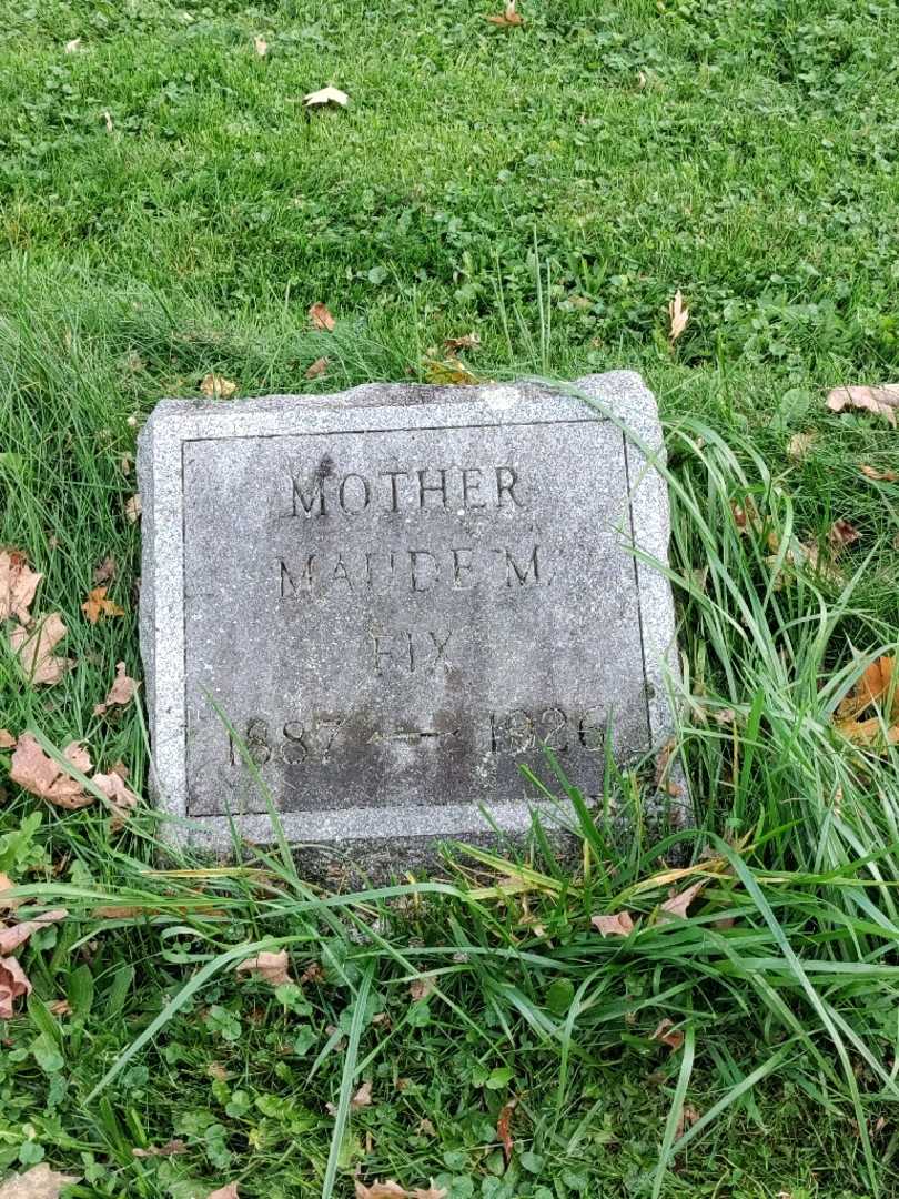 Maude M. Fix's grave. Photo 2