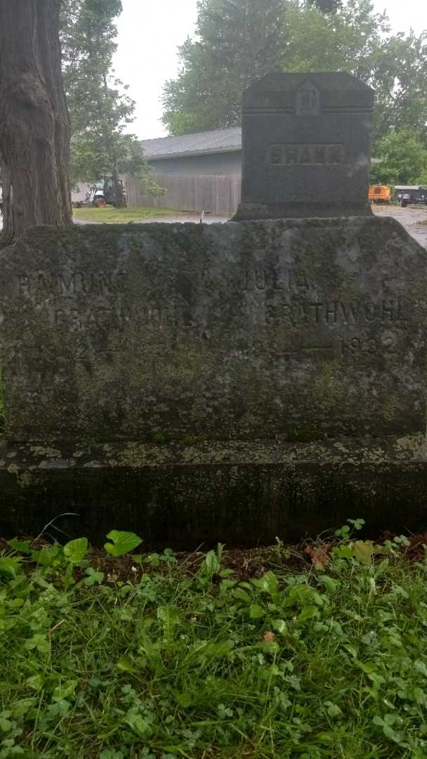 Julia Grathwohl's grave. Photo 4
