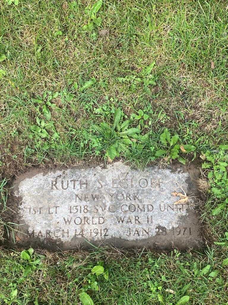 Ruth S. Egloff's grave. Photo 4