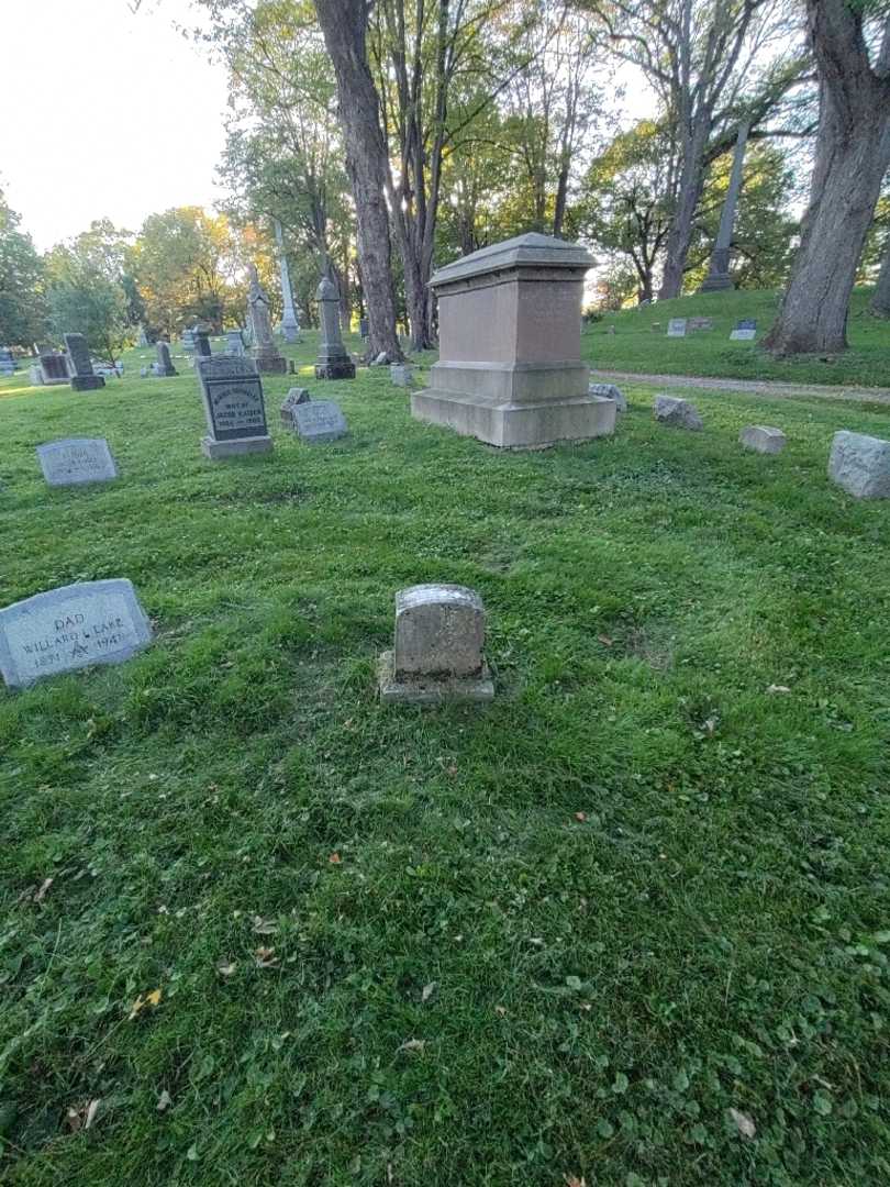 Lucretia Hutson's grave. Photo 1